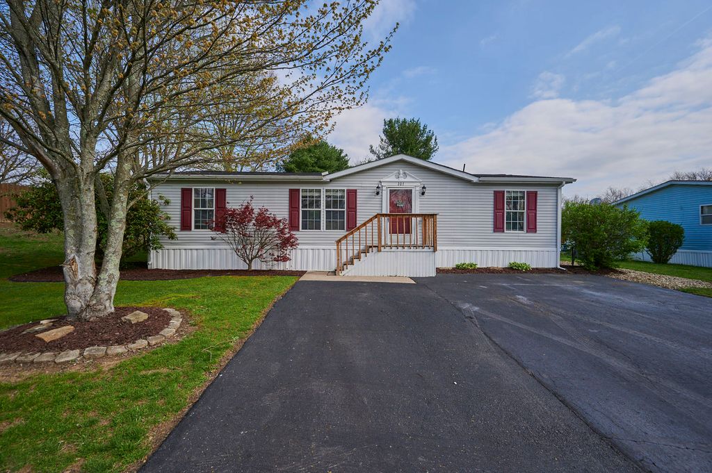 101 Joseph LANE, Mcdonald, PA 15057