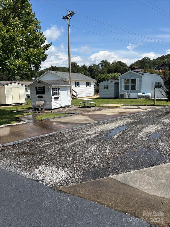 39 Polka Lane, Waynesville, NC 28785