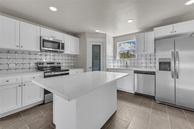 513 Creekbend Street, Crowley, TX 76036