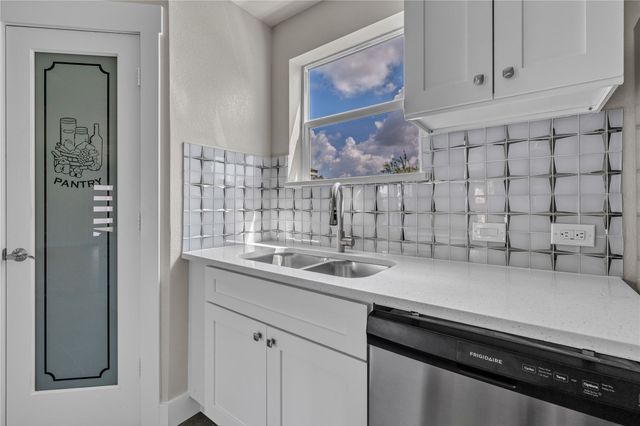 513 Creekbend Street, Crowley, TX 76036