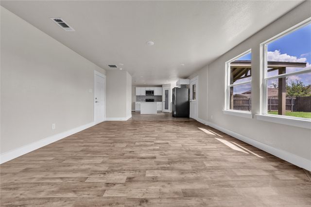 513 Creekbend Street, Crowley, TX 76036