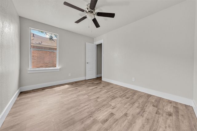 513 Creekbend Street, Crowley, TX 76036