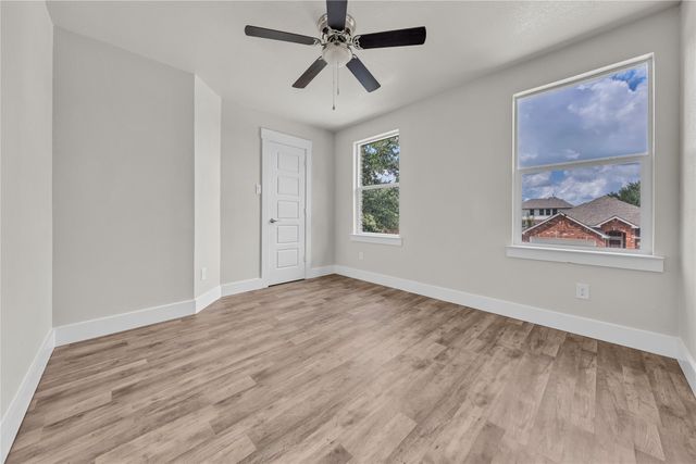 513 Creekbend Street, Crowley, TX 76036