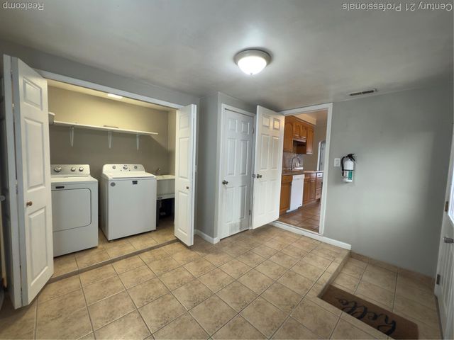 95 E Dallas Avenue, Madison Heights, MI 48071