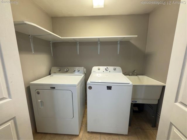 95 E Dallas Avenue, Madison Heights, MI 48071