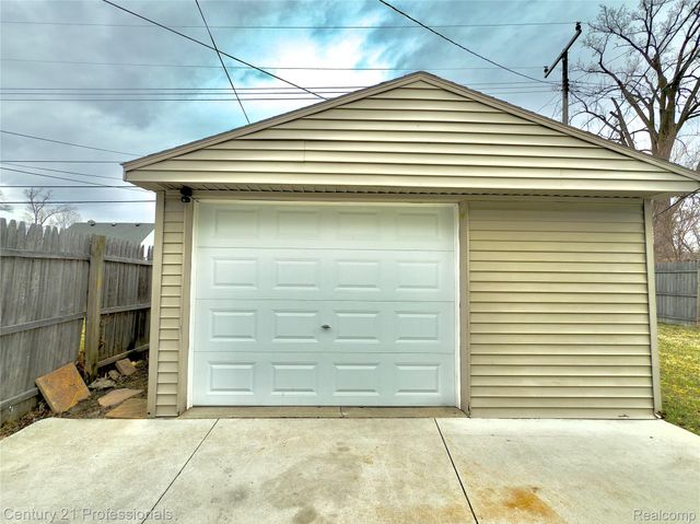 95 E Dallas Avenue, Madison Heights, MI 48071