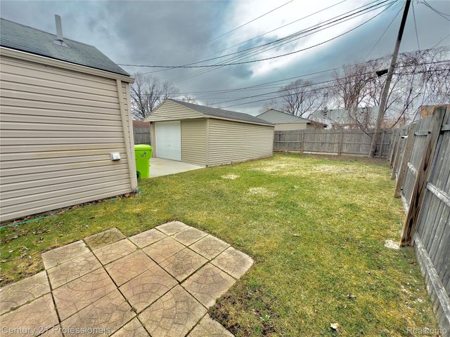 95 E Dallas Avenue, Madison Heights, MI 48071