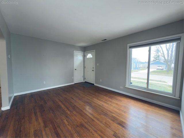 95 E Dallas Avenue, Madison Heights, MI 48071