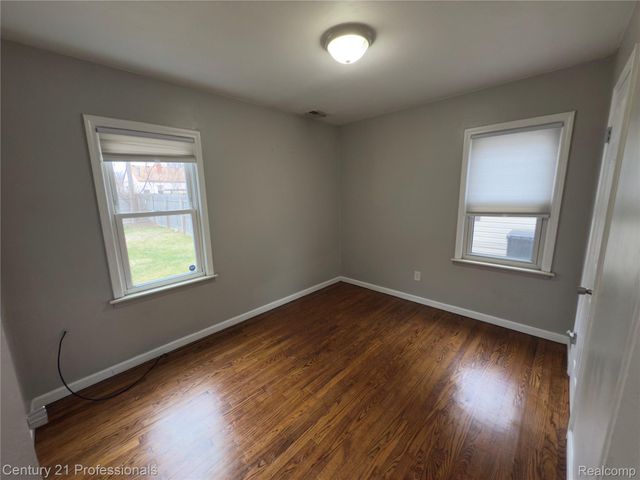 95 E Dallas Avenue, Madison Heights, MI 48071