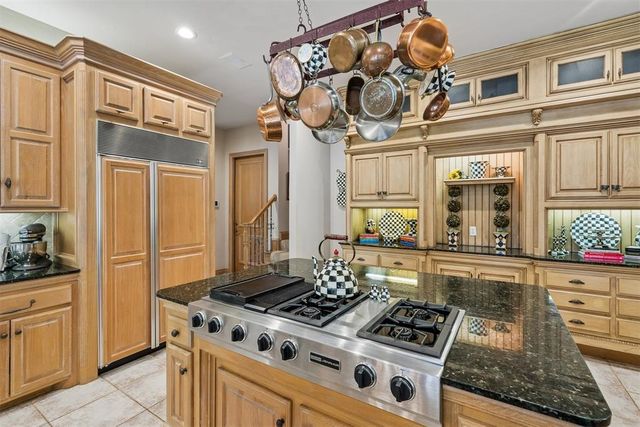 18709 Saddle River Drive, Edmond, OK 73012