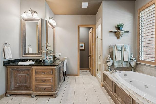 18709 Saddle River Drive, Edmond, OK 73012