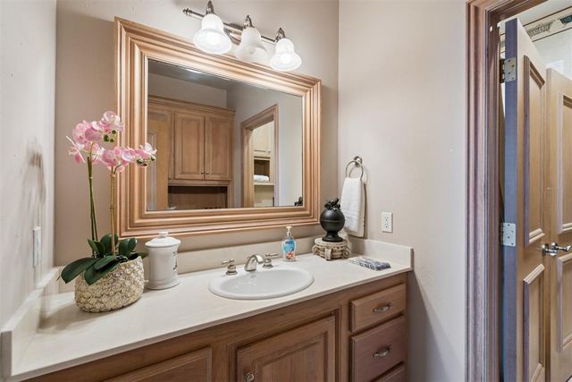 18709 Saddle River Drive, Edmond, OK 73012