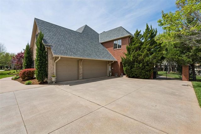 18709 Saddle River Drive, Edmond, OK 73012