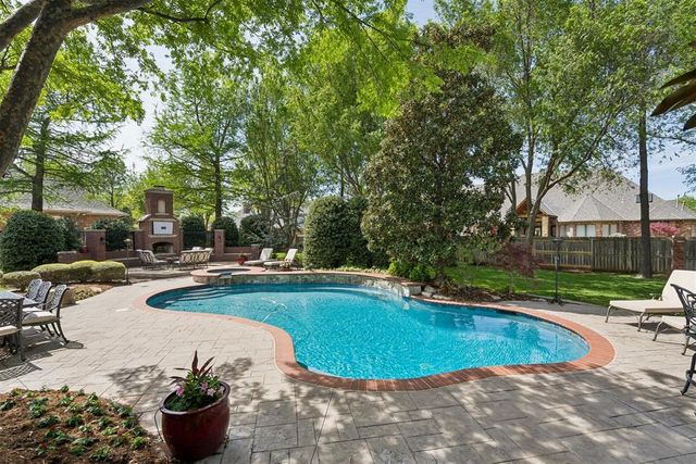 18709 Saddle River Drive, Edmond, OK 73012