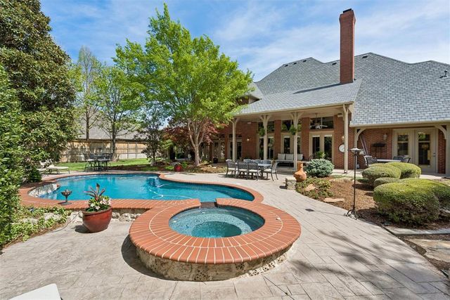 18709 Saddle River Drive, Edmond, OK 73012