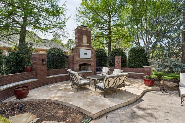 18709 Saddle River Drive, Edmond, OK 73012