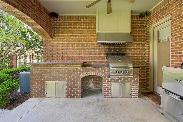 18709 Saddle River Drive, Edmond, OK 73012
