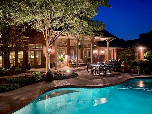 18709 Saddle River Drive, Edmond, OK 73012