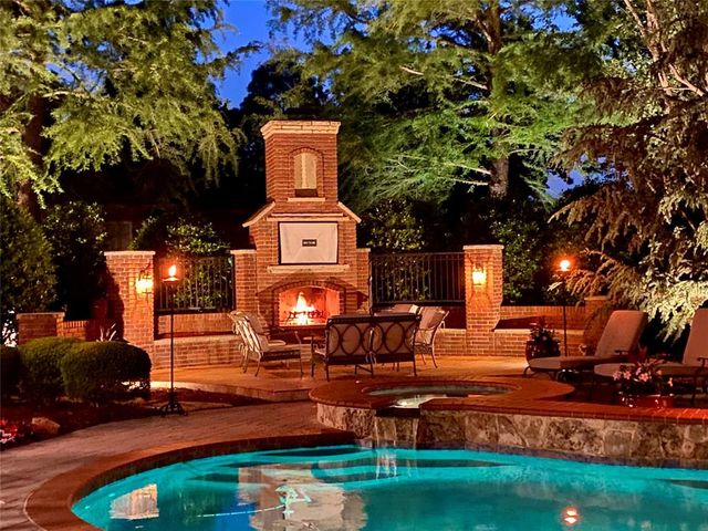 18709 Saddle River Drive, Edmond, OK 73012