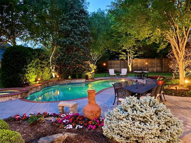 18709 Saddle River Drive, Edmond, OK 73012