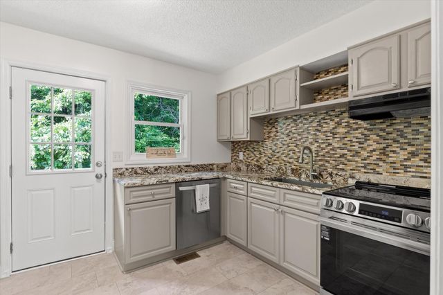 5 E Wotring Street, Rossville, GA 30741