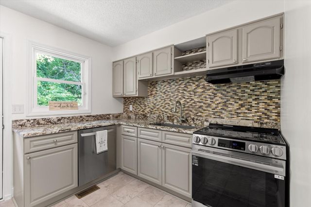 5 E Wotring Street, Rossville, GA 30741
