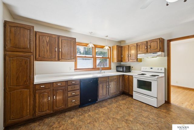 5433 pioneers Street, Lincoln, NE 68506