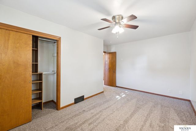 5433 pioneers Street, Lincoln, NE 68506
