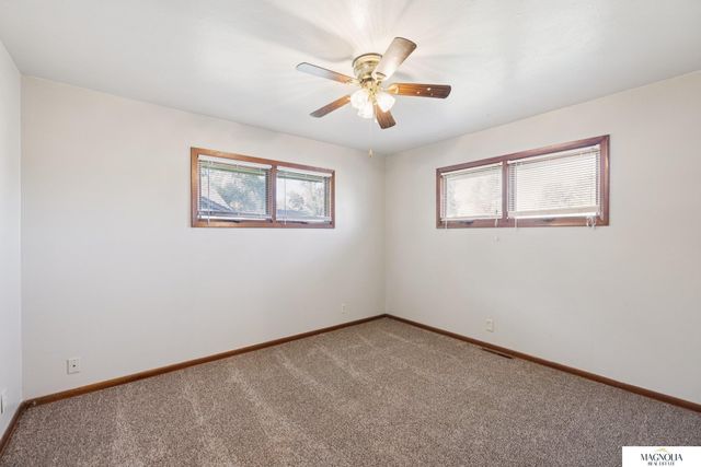 5433 pioneers Street, Lincoln, NE 68506