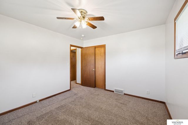 5433 pioneers Street, Lincoln, NE 68506
