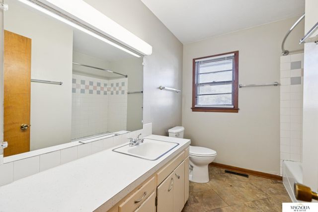 5433 pioneers Street, Lincoln, NE 68506