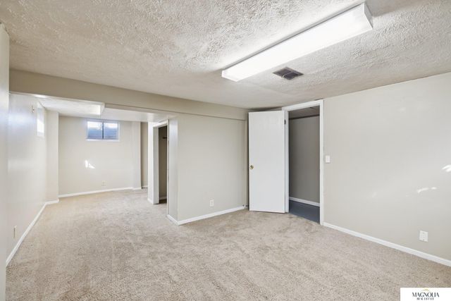 5433 pioneers Street, Lincoln, NE 68506