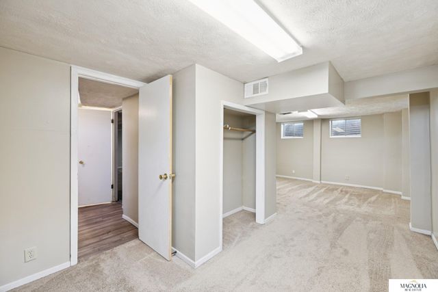5433 pioneers Street, Lincoln, NE 68506