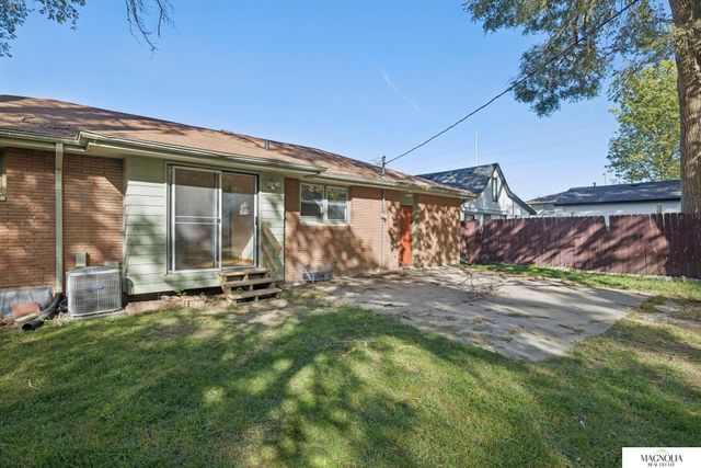 5433 pioneers Street, Lincoln, NE 68506
