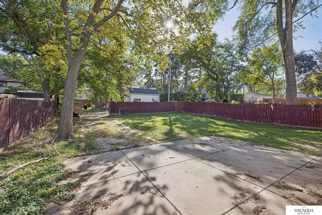 5433 pioneers Street, Lincoln, NE 68506
