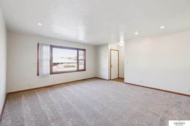 5433 pioneers Street, Lincoln, NE 68506