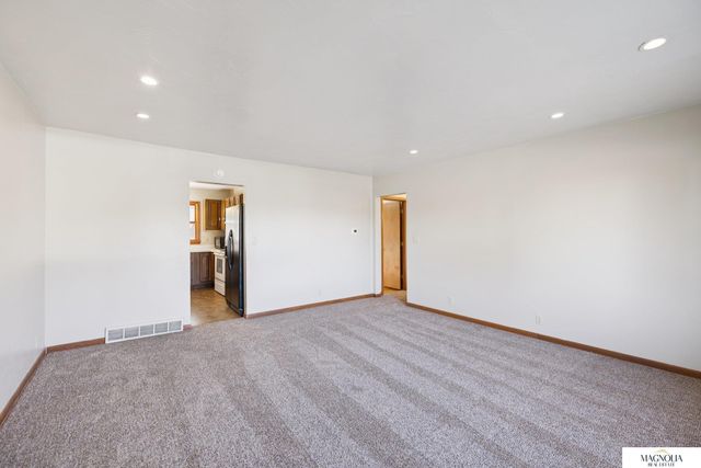 5433 pioneers Street, Lincoln, NE 68506