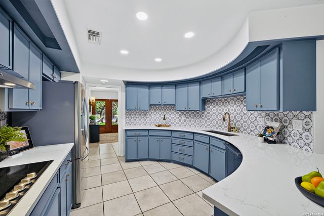 109 HONEY BEE LN, Shavano Park, TX 78231