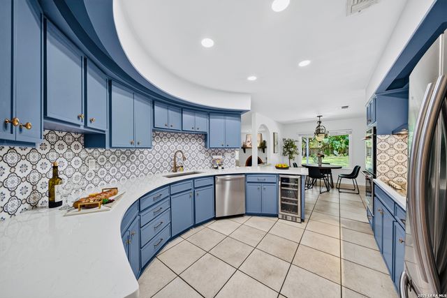 109 HONEY BEE LN, Shavano Park, TX 78231
