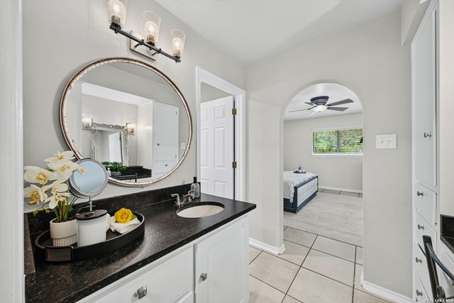 109 HONEY BEE LN, Shavano Park, TX 78231