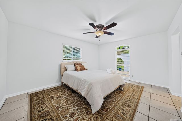 109 HONEY BEE LN, Shavano Park, TX 78231