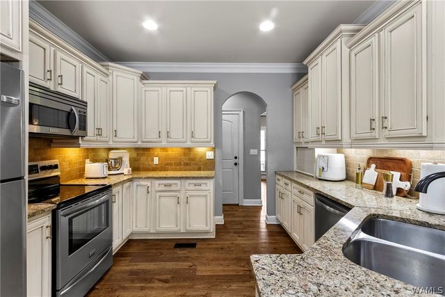 13763 Brandon James Ave, Northport, AL 35475