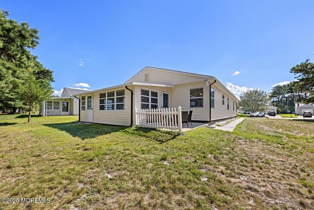 7 Bordeaux Court, Toms River, NJ 08757