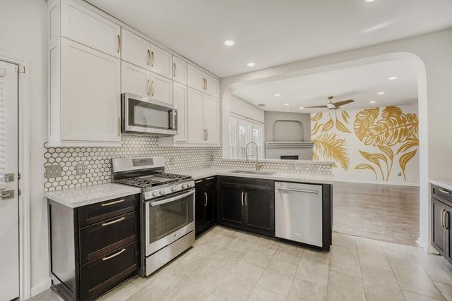 420 Manchester LN, Austin, TX 78737