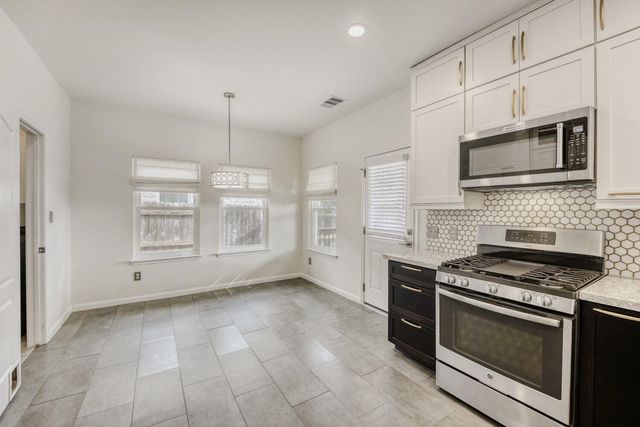 420 Manchester LN, Austin, TX 78737