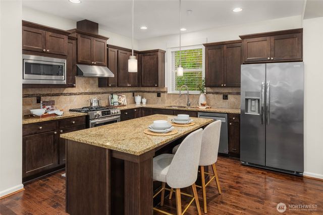 17019 NE 118th Way, Redmond, WA 98052