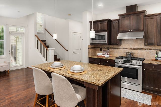 17019 NE 118th Way, Redmond, WA 98052