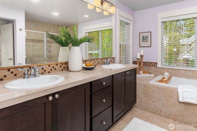 17019 NE 118th Way, Redmond, WA 98052
