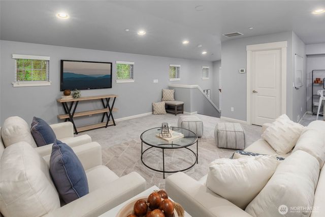 17019 NE 118th Way, Redmond, WA 98052