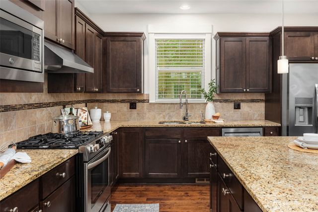 17019 NE 118th Way, Redmond, WA 98052